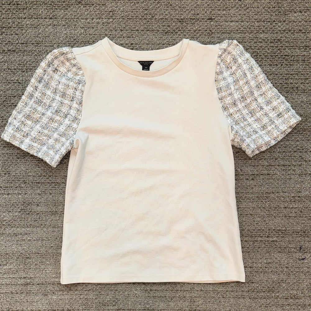 Ann Taylor Cream and Gray Tweed Puff Sleeve Tee XSP